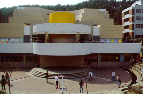 tj-univ1.jpg (59490 bytes)